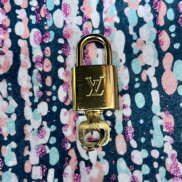 Authentic Louis Vuiitton Brass Lock And Key Set❤️ - Picture 4 of 6